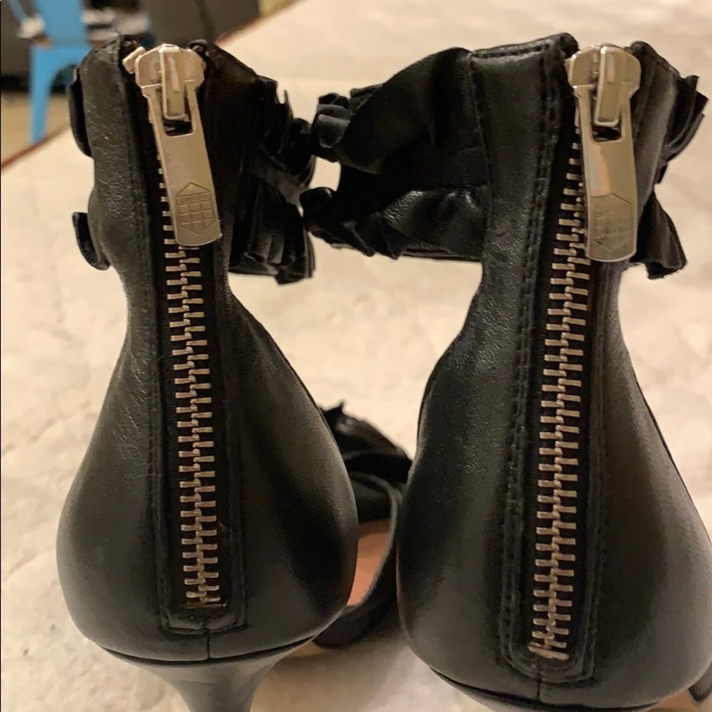 Beautiful Vince Camino  ankle strap heel sandal